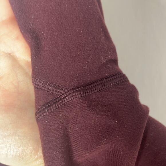 Lululemon wonder under Bordeaux drama 7/8 leggings in purple - Picture 4 of 8